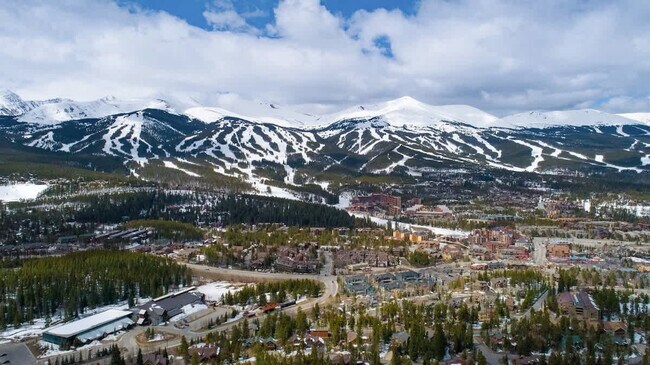 Building Photo - 455 Village Rd