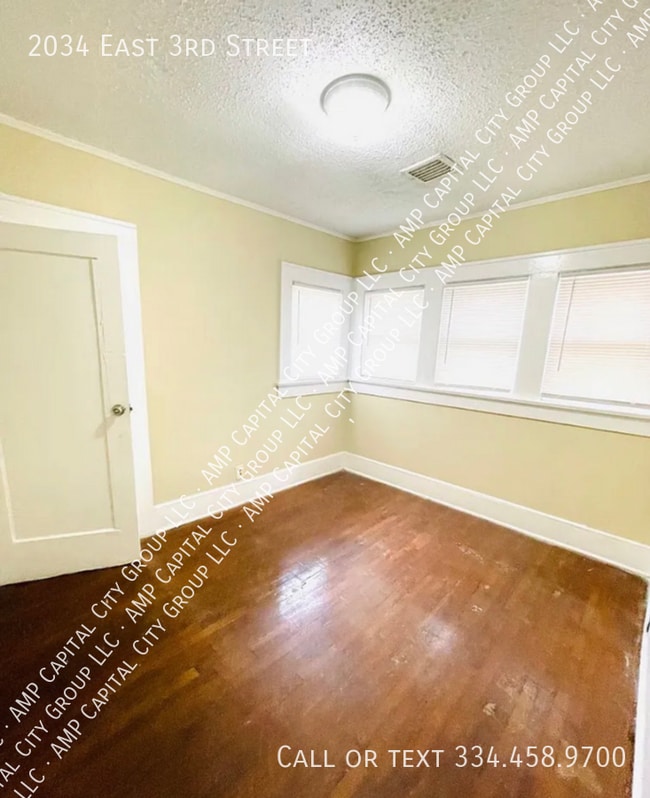 Building Photo - 2034 E 3rd St