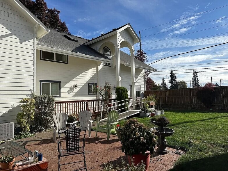 Building Photo - 3289 3rd St
