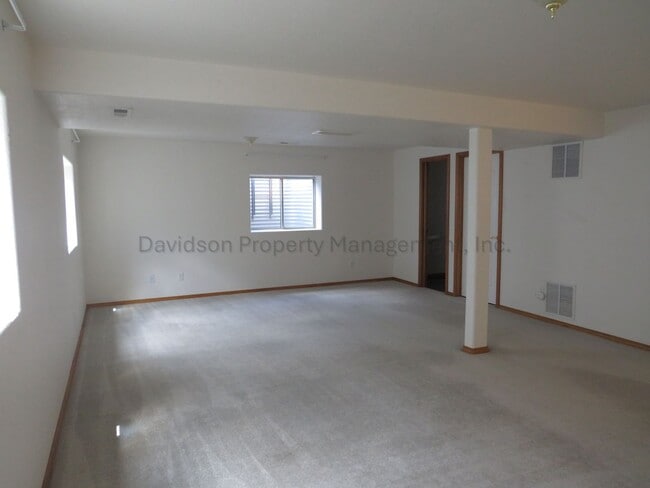 Building Photo - Stunning 3 Bedroom House in North Gleneagle