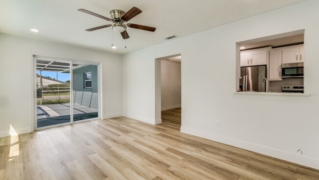 Building Photo - Beautiful Unit!  3/2 SINGLE FAMILY HOME