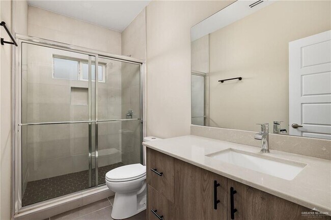 Building Photo - 10 N 59th St
