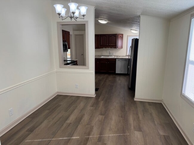 Building Photo - 3 Bedroom 2 Bathroom Home in Kingsport, TN