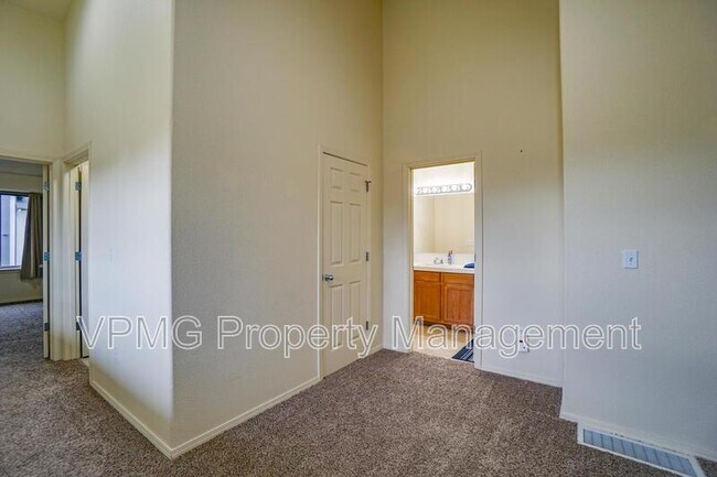Building Photo - 1413 NE 87th Cir