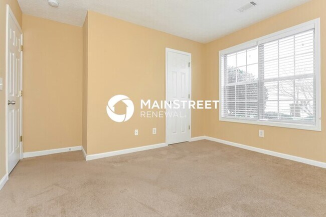 Building Photo - 3 Bedroom Pet-Friendly Home in Hampton, GA with Main Street Renewal