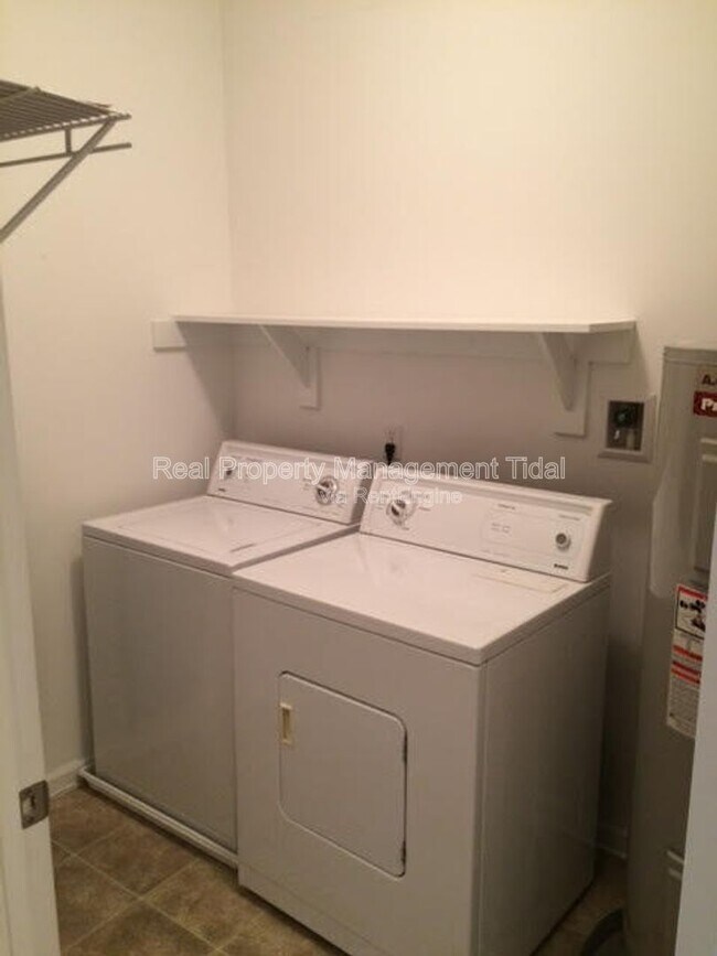 Building Photo - 920 Southmoor Dr