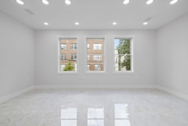 Building Photo - 15 Fulton Ave