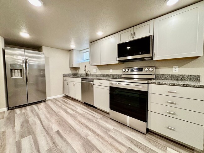 Building Photo - 3-Bed, 2-Bath Beauty in a Can’t-Miss Locat...