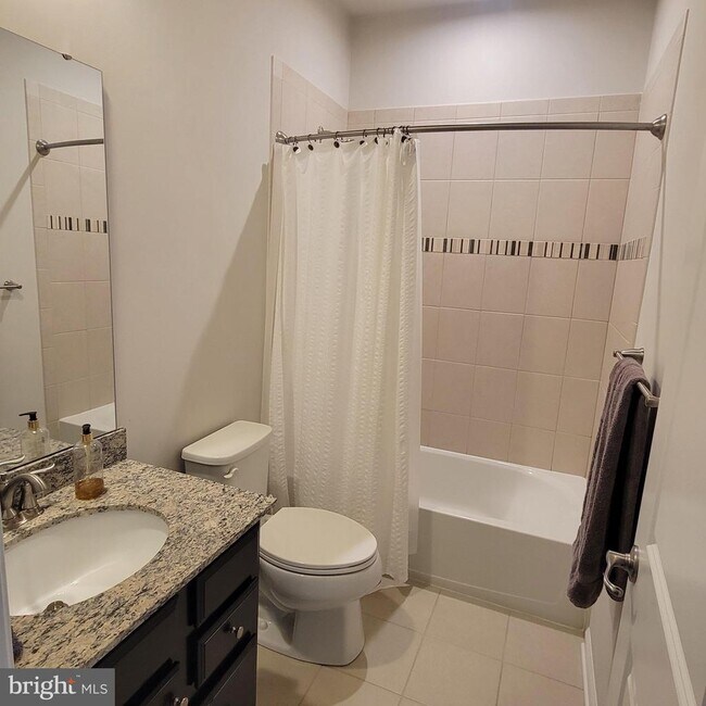 Building Photo - 2922 Glendale Ave