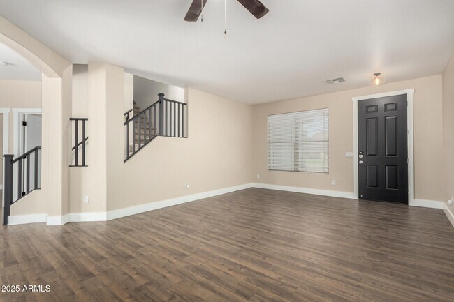 Building Photo - 1091 E Magnum Rd