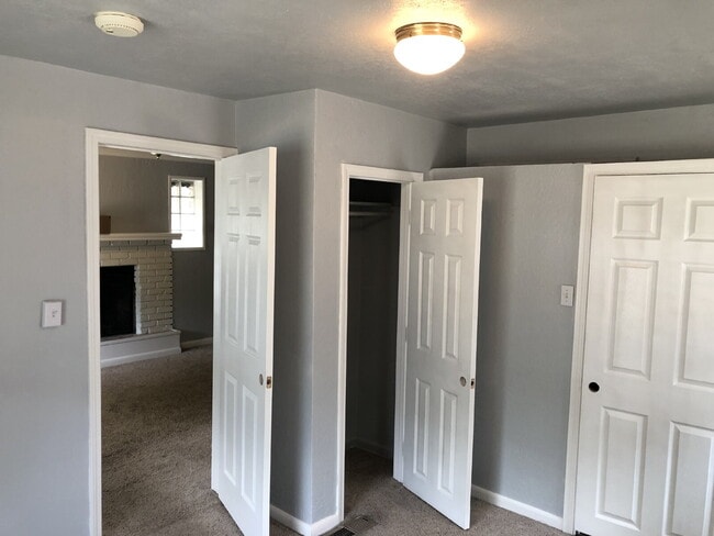 Building Photo - 450 E 300 N