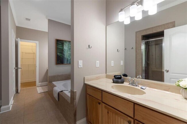 Building Photo - 100 Hardwood Ln