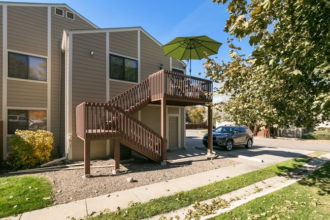 Building Photo - Beautiful 2BD/2BA townhome in Table Mountain Heights
