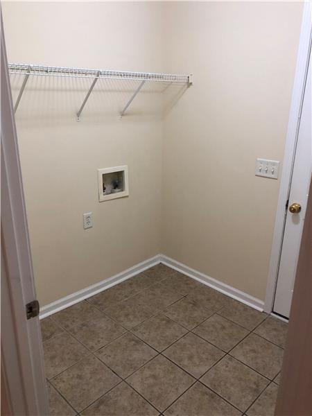 Building Photo - 15 Ledgestone Ln