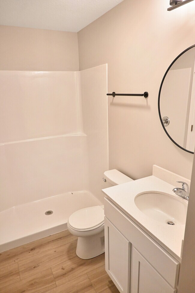 Primary Ensuite Bathroom with Shower - 3443 Glenbrook Cir S