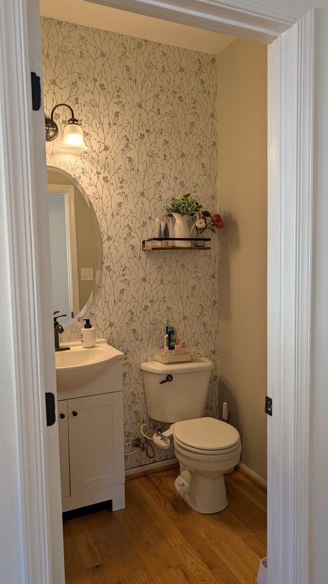 Powder Room - 5115 Higgins Dr