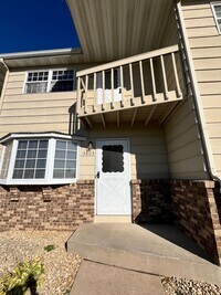 Building Photo - Great Location - 2 Bdrm , 1.5 Baths  - Ava...