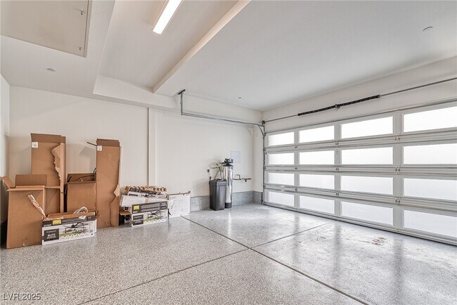 Building Photo - 643 Grey Saker St