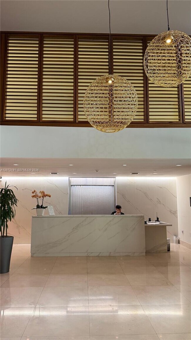 Building Photo - 540 Brickell Key Dr