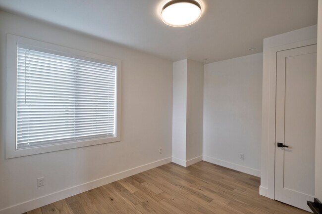 Building Photo - 2580 N W Awbrey Point Cir