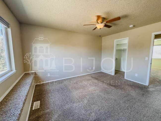 Building Photo - 850 Marshall Dr
