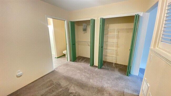 Building Photo - Lovely One Bedroom Condo Mountain Meadows!