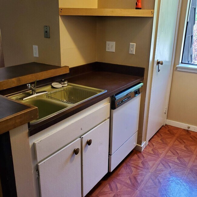 Building Photo - New Listing! LONG TERM: Great Amenities! Spacious Interior! Private Beach!