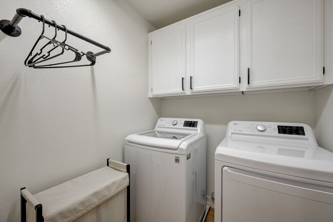 Building Photo - Beautiful Two Story Home Ready for Immediate Move-In