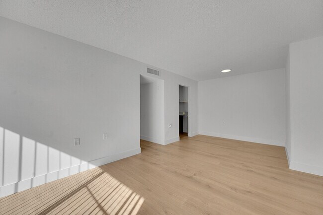 Building Photo - 1139 Lake Terry Dr