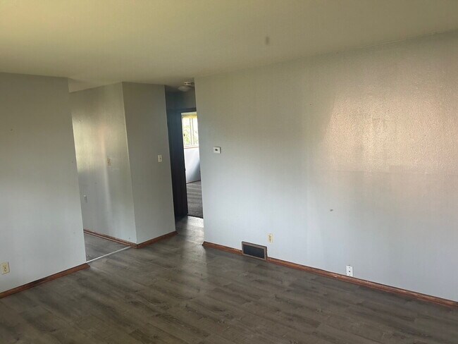 Building Photo - Nice 2 bed/1 bath Apartment
