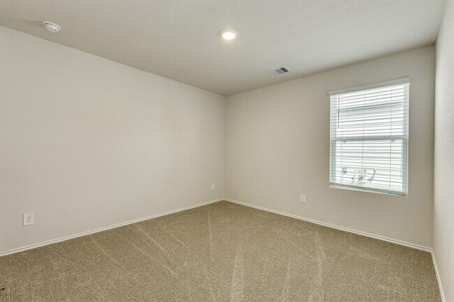 Building Photo - 307 N Richland Dr