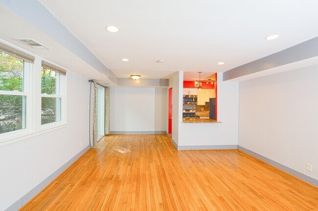 Building Photo - 8524 Manchester Rd