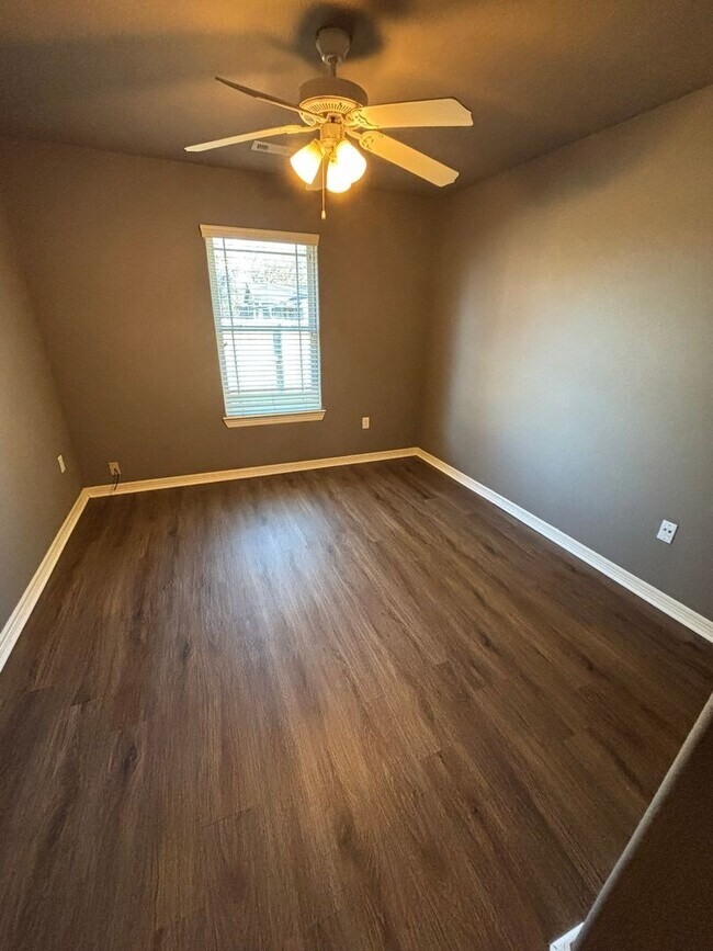 Building Photo - Fall Into Your New Home! 3 Bed, 2 Bath in Springdale Available November