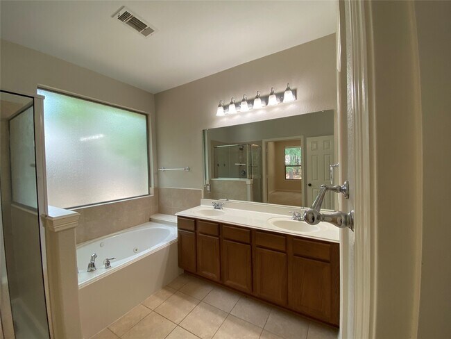 Building Photo - 6018 Sugar Bush Dr