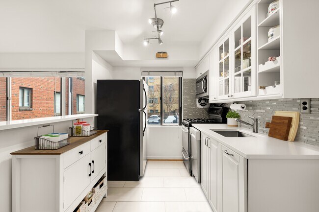 Building Photo - 1031 Michigan Ave NE