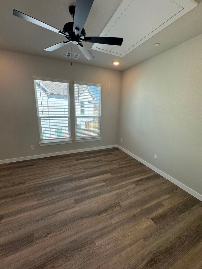 Building Photo - 200 White Water Dr