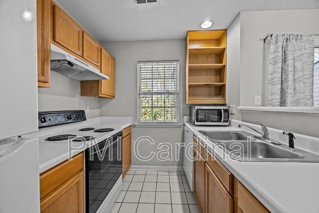 Building Photo - 12414 Bluestem Ln