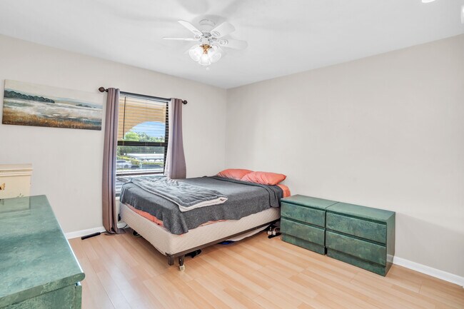 Building Photo - 4640 Chantelle Dr