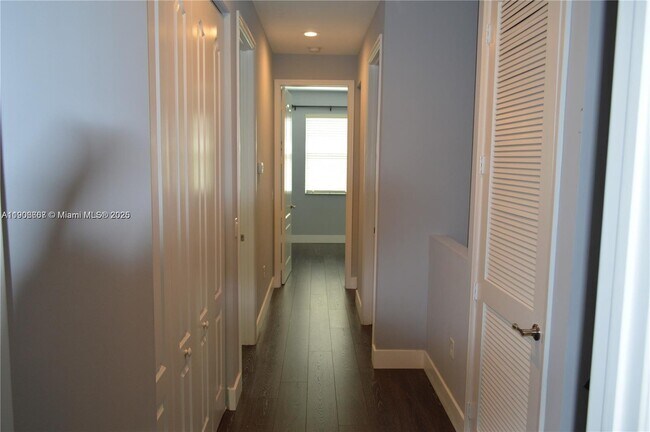 Building Photo - 5228 SW 77th Way