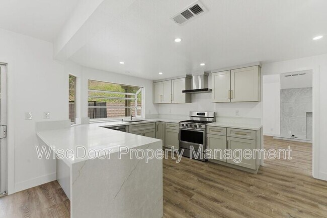 Building Photo - 1500 Aldea Dr