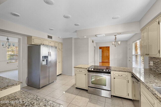 Building Photo - 1922 Holly Oaks Ravine Dr