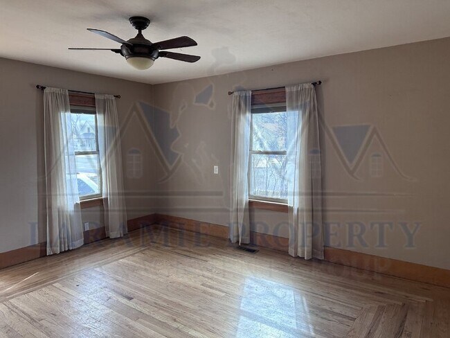 Building Photo - 911 S 9th St