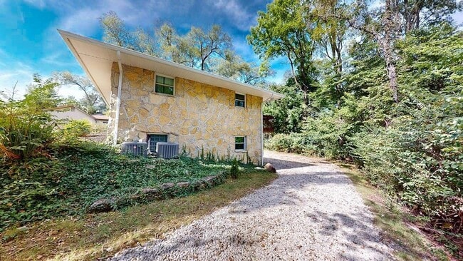 Building Photo - 32 Marion St