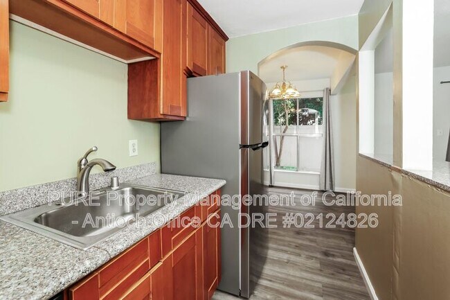 Building Photo - 2043 Sierra Rd