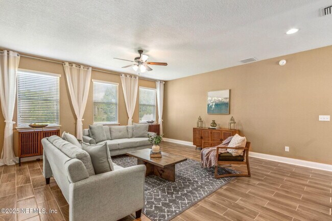 Building Photo - 11470 Glenlaurel Oaks Cir