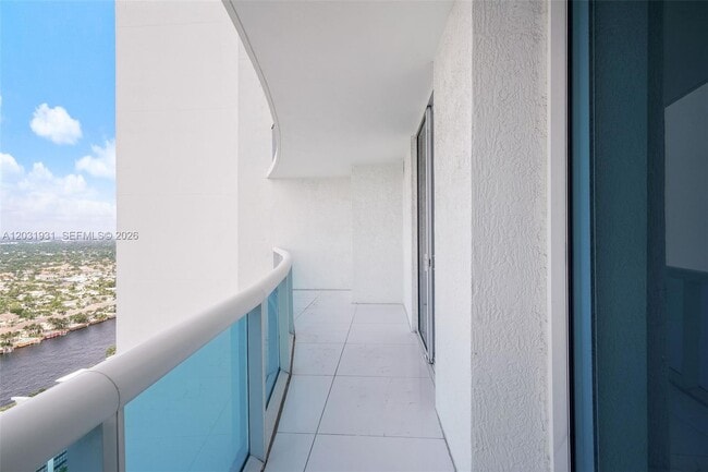 Building Photo - 2711 S Ocean Dr