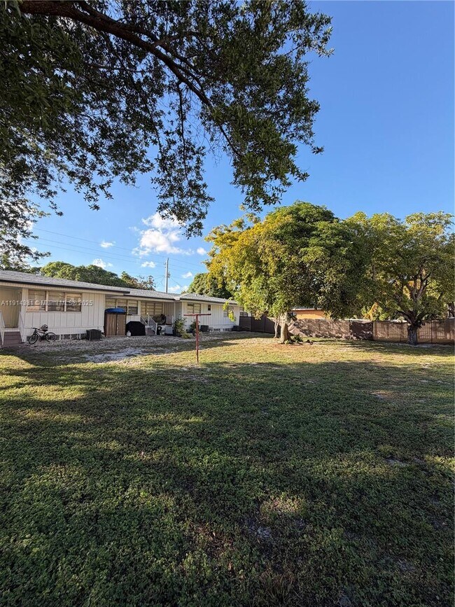 Building Photo - 125 SW 1st Ave