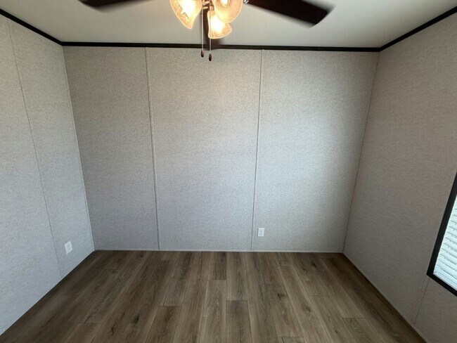 Building Photo - 156 Lakeside Garden Cir