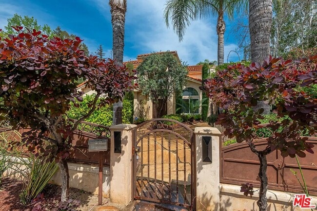 Building Photo - 4724 Noble Ave