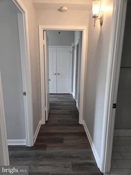 Building Photo - 1211 S Eads St